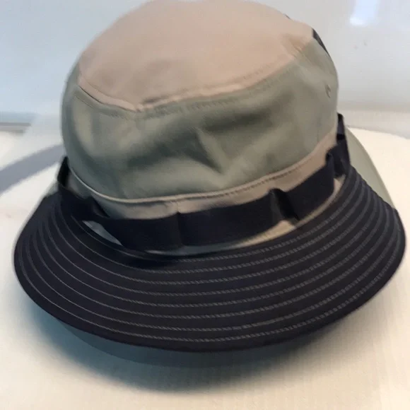 North face bucket hat - Picture 3 of 6